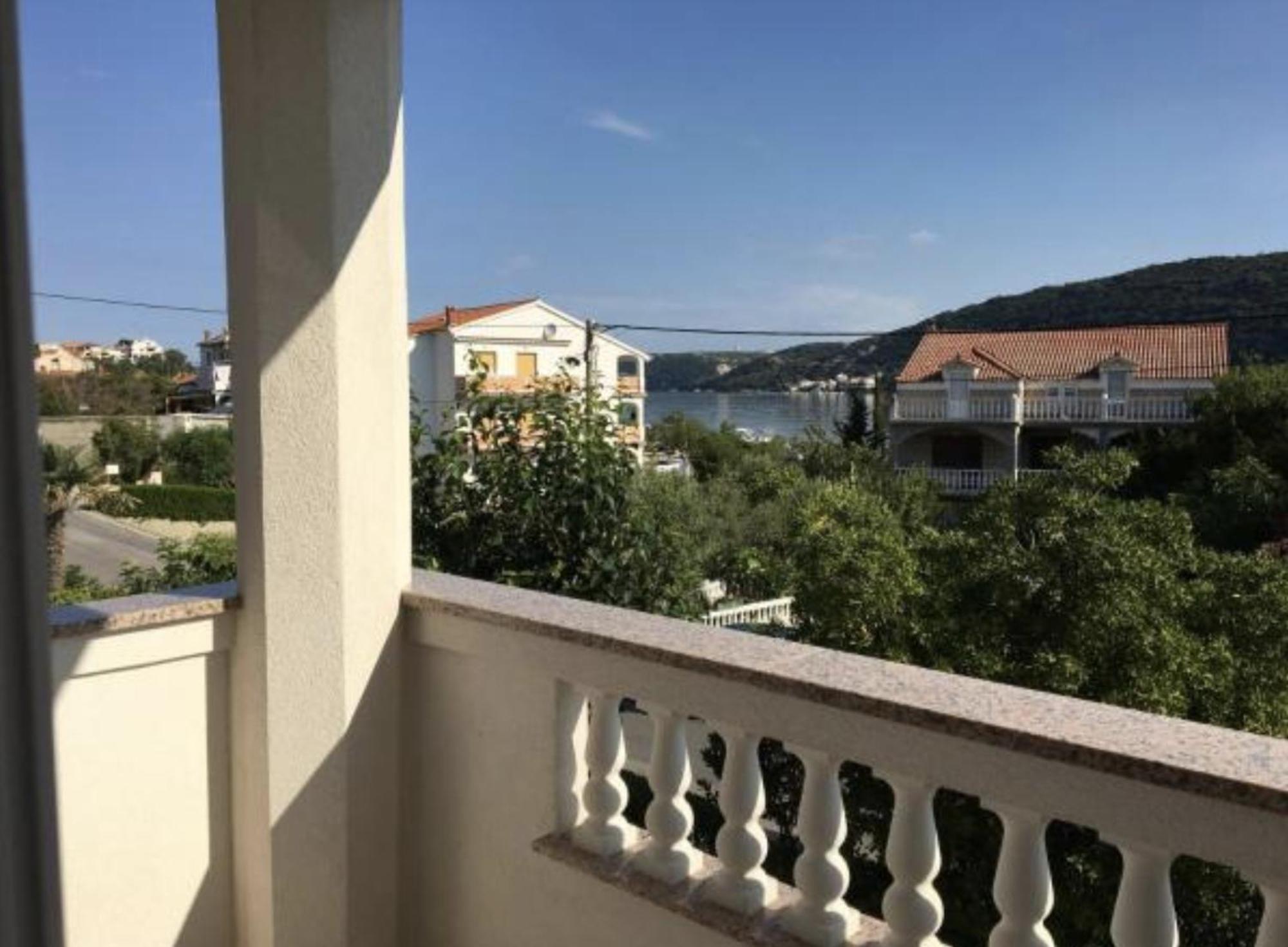 Superior Rooms Sea Side View Rab Town Exterior foto